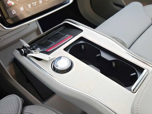 New 2025 Volvo EX90 Plus image 24