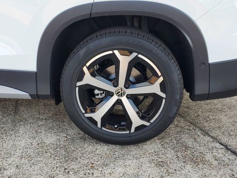 New 2026 Volkswagen Tiguan SE FWD image 5