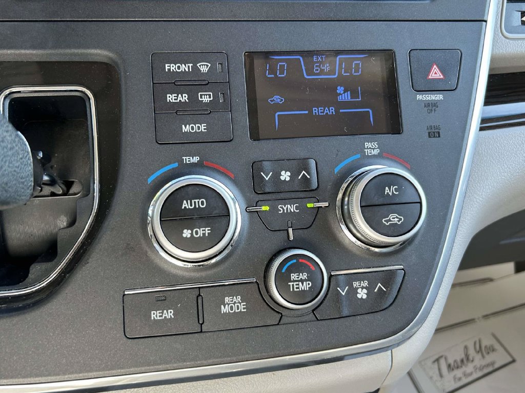 Used 2016 Toyota Sienna XLE Premium FWD image 18