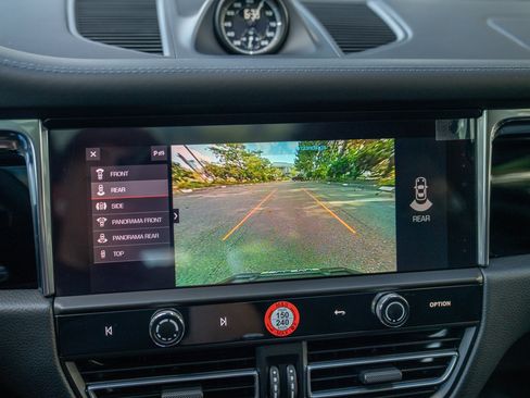 Certified 2026 Porsche Macan AWD/4WD image 18