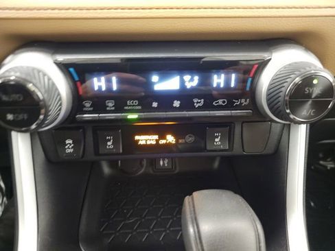 Used 2019 Toyota RAV4 XLE w/ Convenience Package image 23