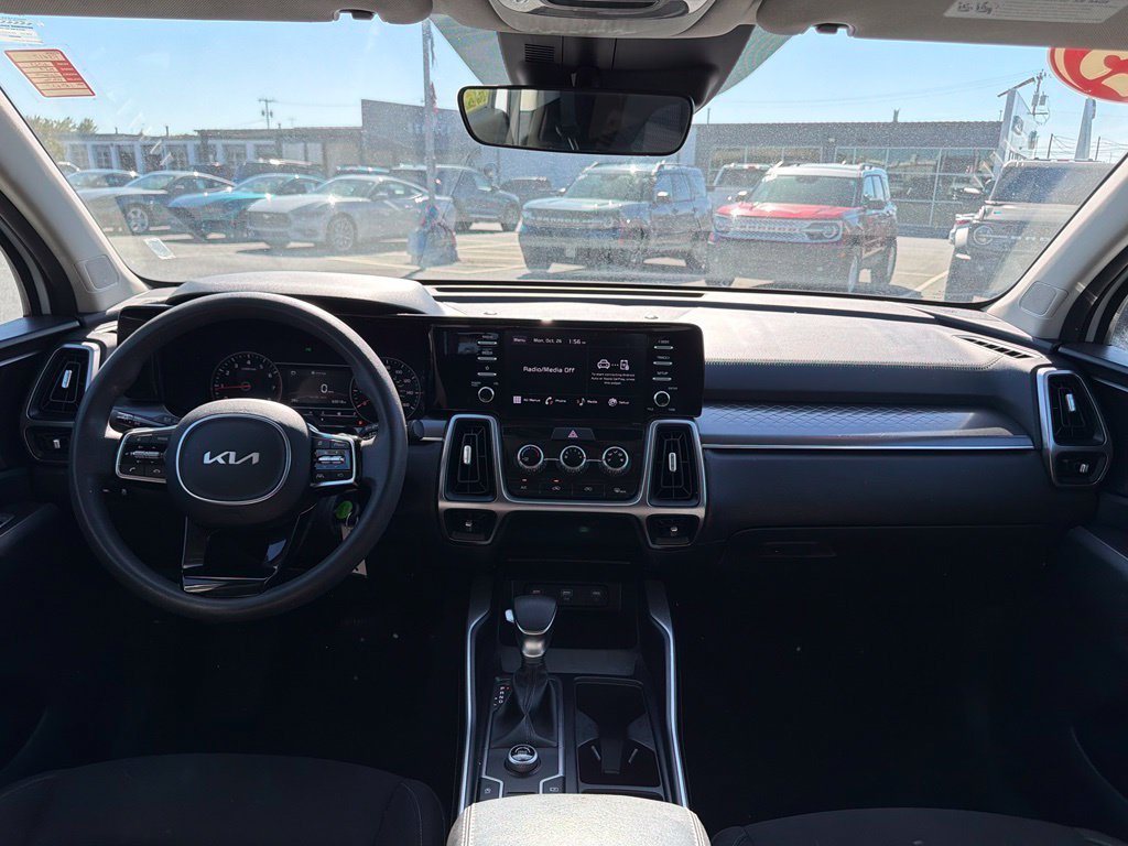 Used 2023 Kia Sorento LX FWD image 40