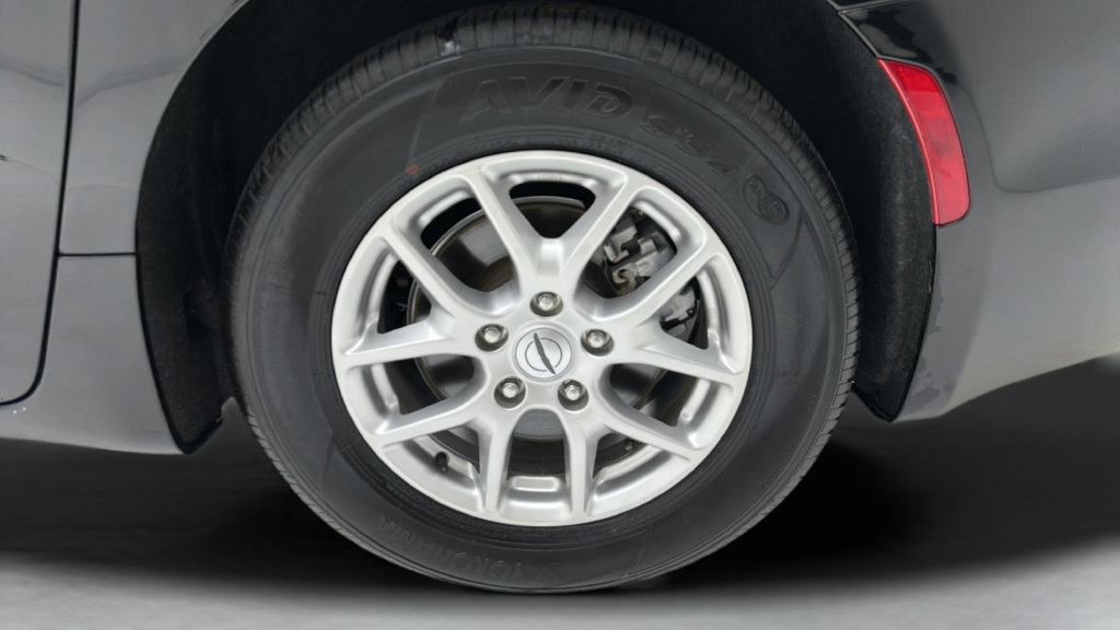 Used 2024 Chrysler Pacifica Touring-L FWD image 8