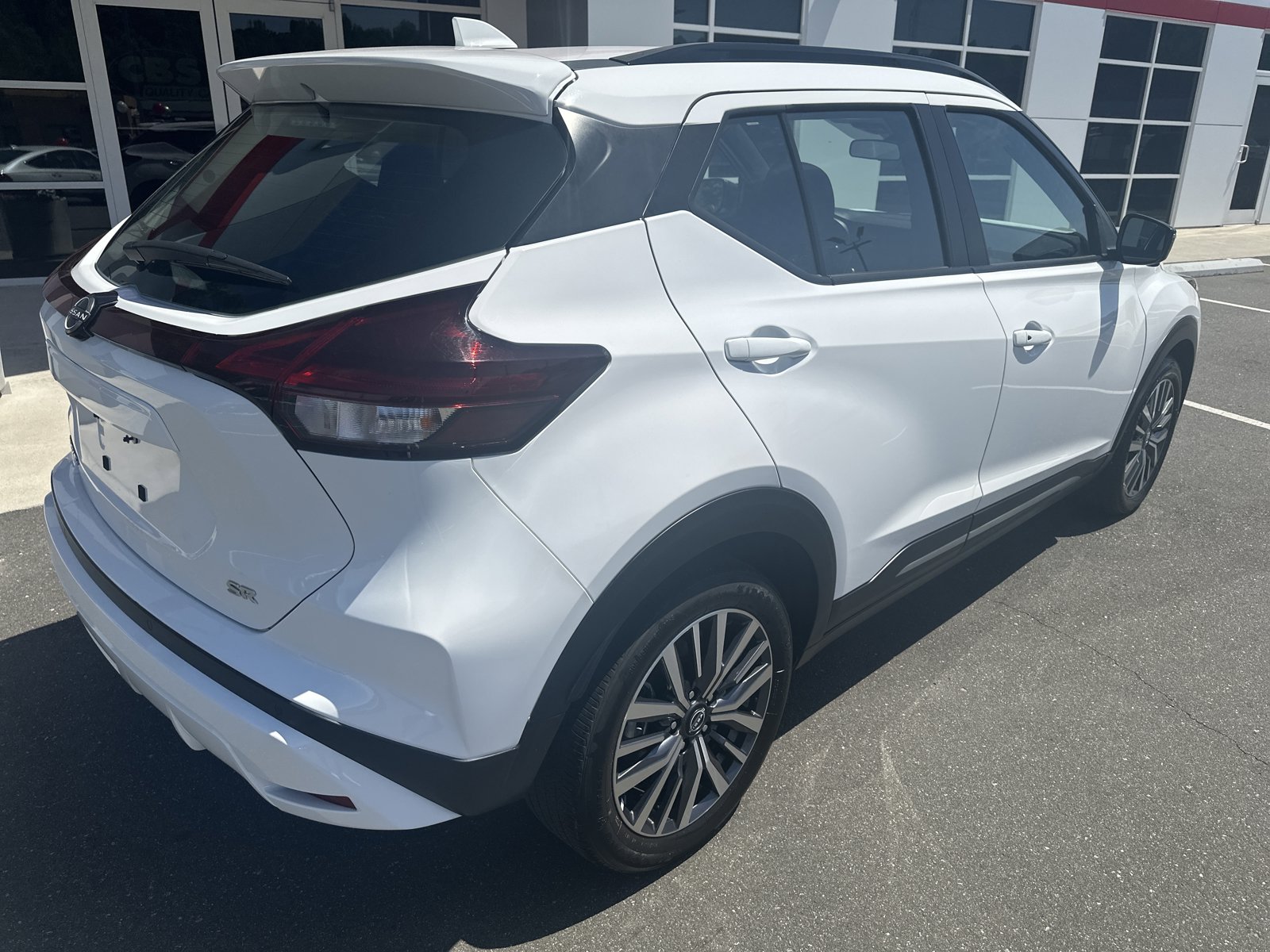 Used 2024 Nissan Kicks SR FWD image 8