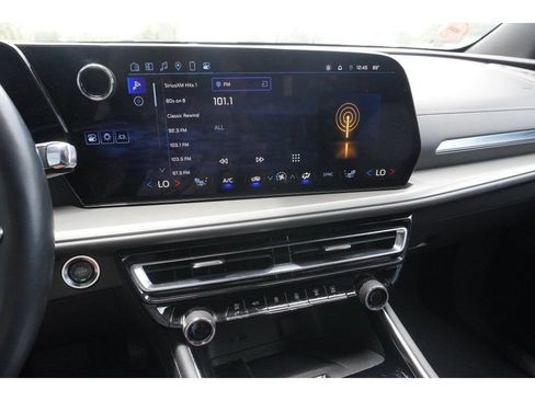 Used 2024 Chevrolet Traverse LT FWD image 14