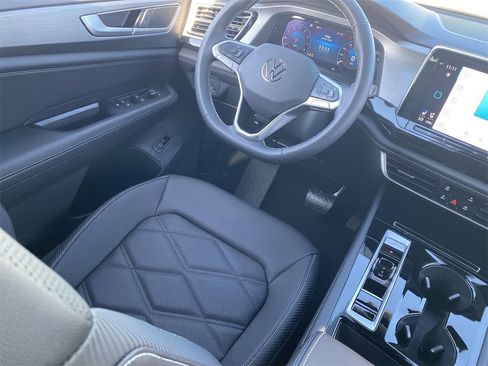 New 2026 Volkswagen Atlas Cross Sport SE image 10