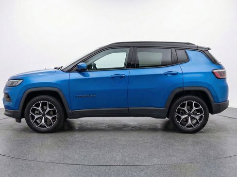 Used 2025 Jeep Compass Limited image 5