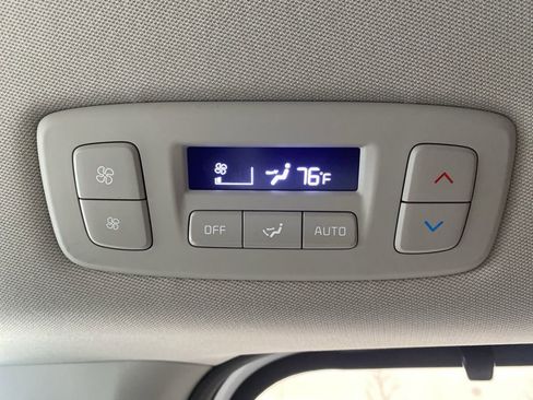 Used 2023 Kia Carnival EX image 13