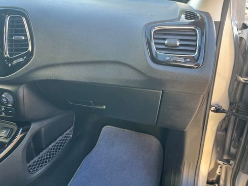 Certified 2021 Jeep Compass Limited FWD image 19