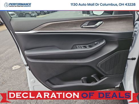 New 2026 Jeep Grand Cherokee Altitude AWD/4WD image 18