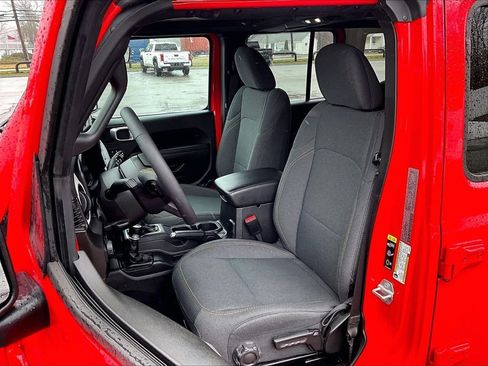 Used 2024 Jeep Wrangler Unlimited w/ Convenience Group AWD/4WD image 10