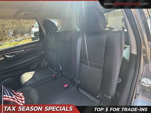 Used 2018 Nissan Rogue SV image 30