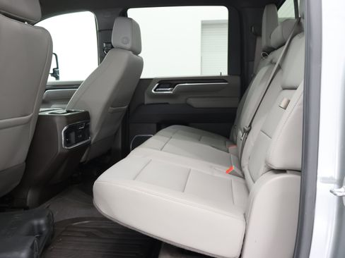 Used 2025 GMC Sierra 2500 SLT w/ SLT Premium Package AWD/4WD image 9