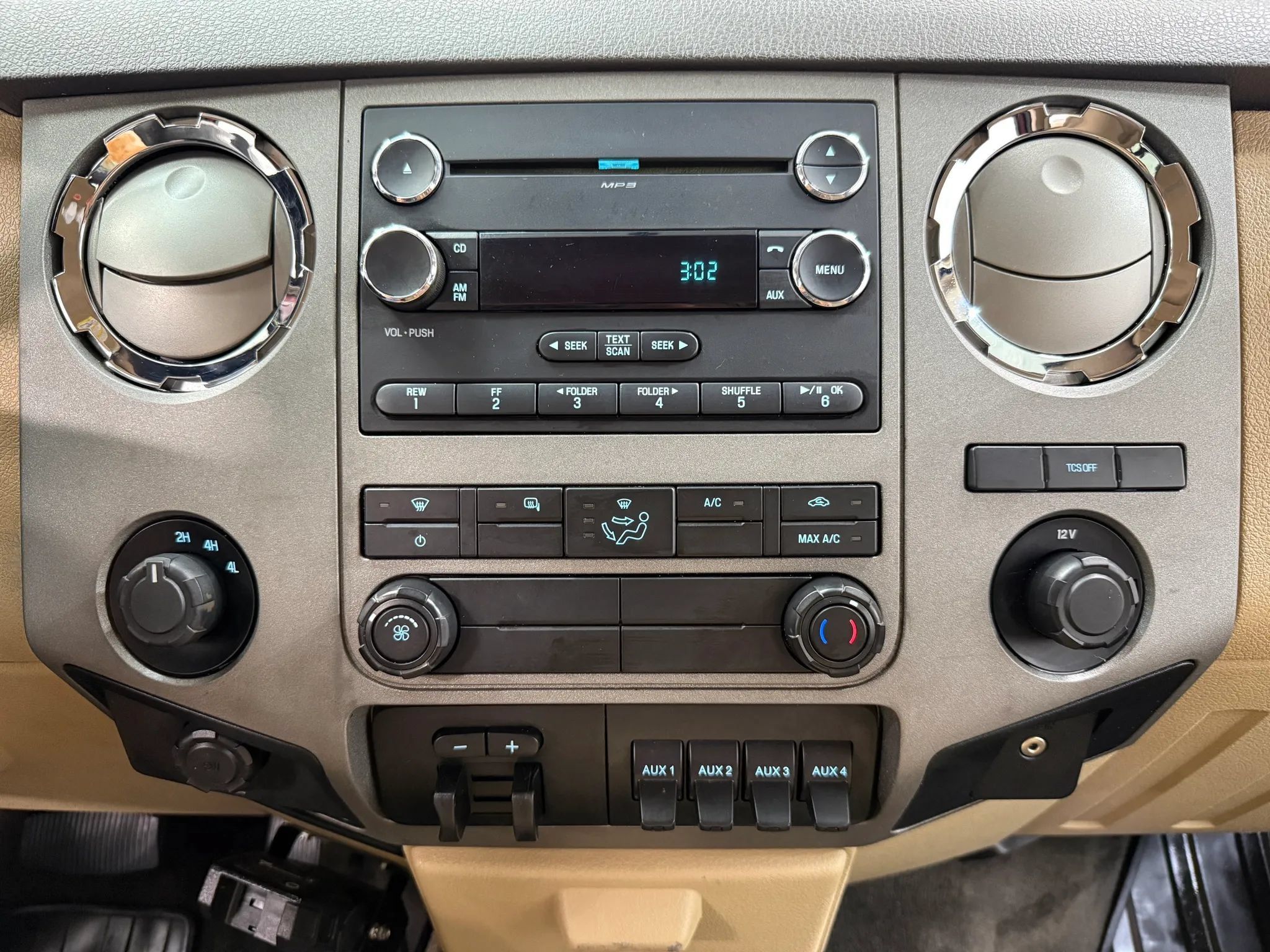 Used 2012 Ford F450 XLT w/ XLT Interior Pkg AWD/4WD image 21