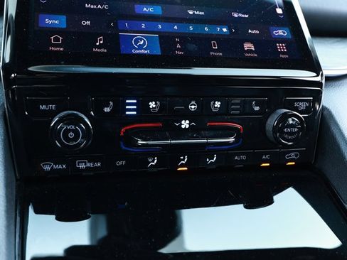 Used 2023 Jeep Grand Cherokee Overland w/ Adv Protech Group III AWD/4WD image 19