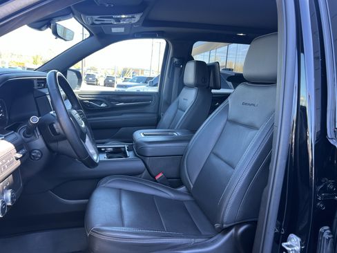 Used 2021 GMC Yukon XL Denali w/ Denali Premium Package image 15