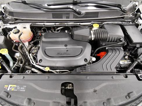 Used 2022 Chrysler Voyager LX FWD image 12