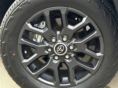 Used 2023 Toyota Tundra Platinum image 10