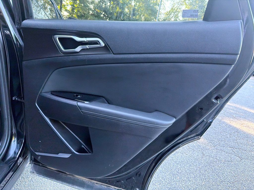 Used 2025 Kia Sportage EX FWD image 16