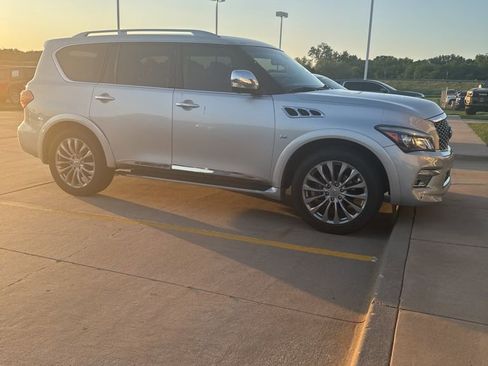 Used 2016 INFINITI QX80 2WD w/ Deluxe Technology Package image 3