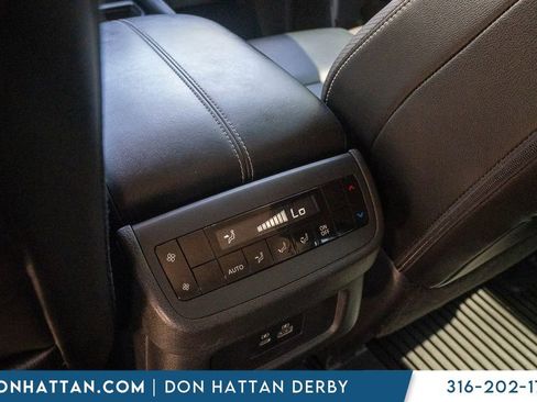 Used 2023 Nissan Pathfinder SL AWD/4WD image 21