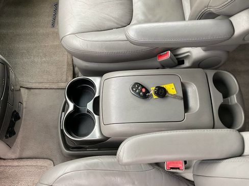Used 2004 Toyota Sienna XLE image 20