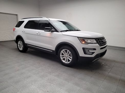 Used 2016 Ford Explorer XLT image 11