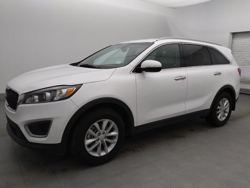 Used 2017 Kia Sorento FWD w/ LX Convenience Package image 2