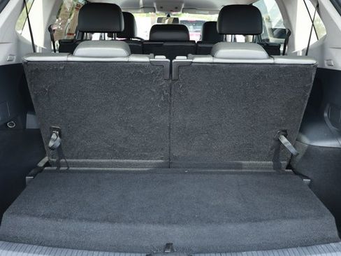 Used 2018 Volkswagen Tiguan SEL FWD image 10