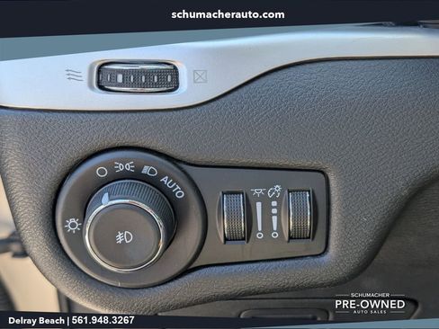 Used 2015 Jeep Cherokee Latitude AWD/4WD image 30
