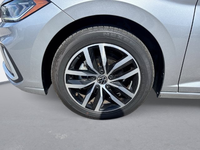 Used 2025 Volkswagen Jetta SE FWD image 10