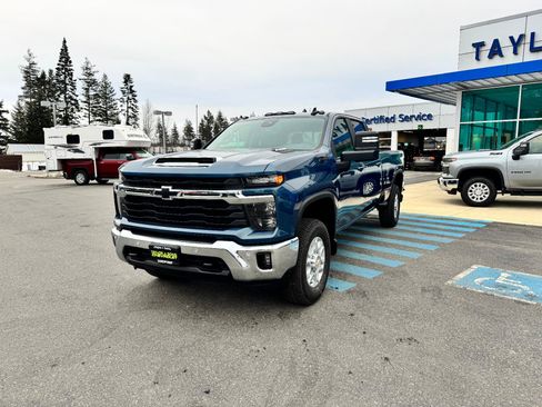 Used 2026 Chevrolet Silverado 3500 LT w/ All Star Edition AWD/4WD image 3