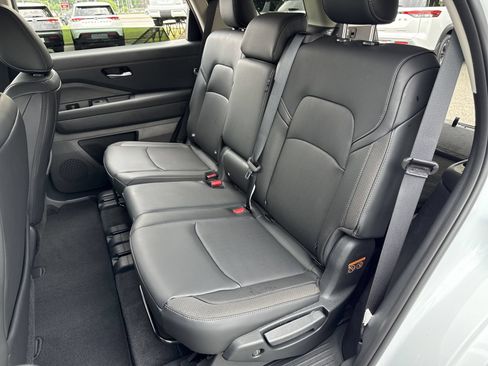New 2026 Nissan Pathfinder SL FWD image 17