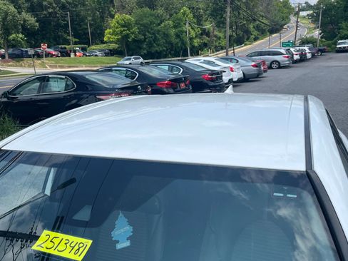 Used 2019 Toyota Camry SE image 11