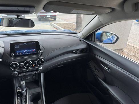 Used 2025 Nissan Sentra SV FWD image 34