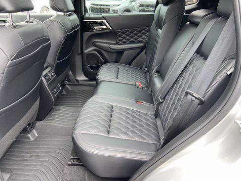 Used 2023 Mitsubishi Outlander SEL image 5