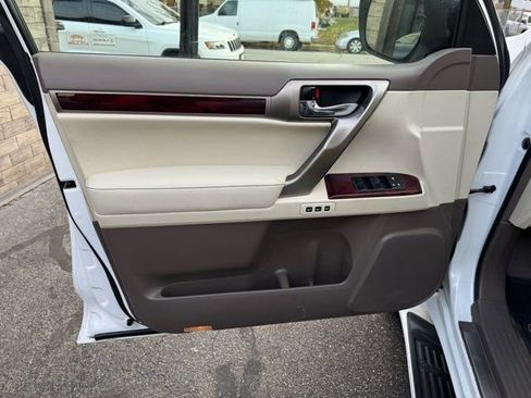 Used 2011 Lexus GX 460 image 10