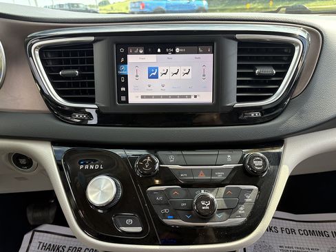 Used 2023 Chrysler Voyager LX FWD image 27