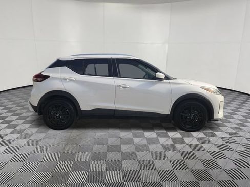 Used 2023 Nissan Kicks SV FWD image 4