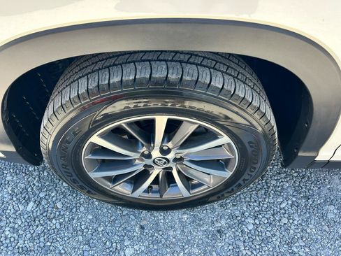 Used 2019 Toyota Highlander XLE image 21