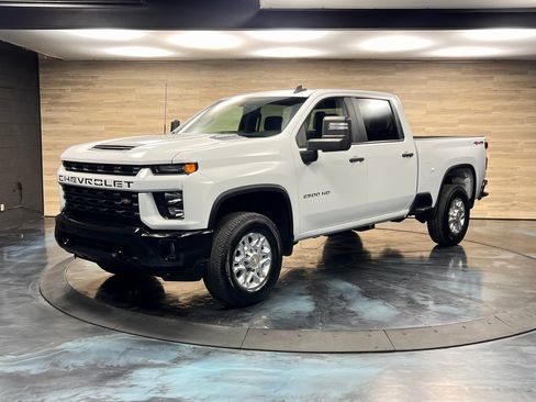 Used 2022 Chevrolet Silverado 2500 Custom w/ Custom Value Package image 5