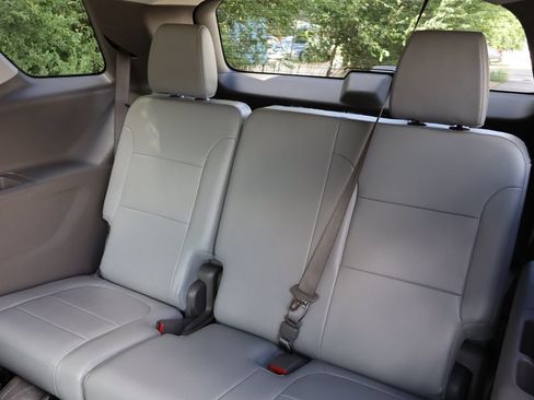 Used 2018 Chevrolet Traverse Premier AWD/4WD image 21