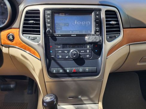 Used 2013 Jeep Grand Cherokee Overland w/ Mopar Chrome Edition Group AWD/4WD image 13
