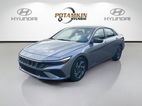 Certified 2025 Hyundai Elantra Sport FWD image 1