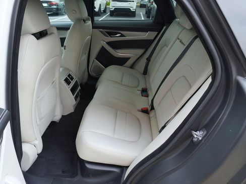 Used 2025 Jaguar F-PACE R-Dynamic S image 34