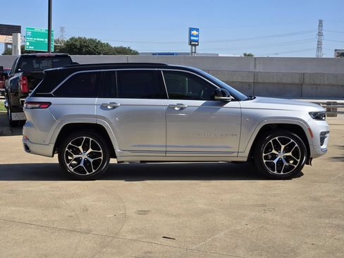 Used 2025 Jeep Grand Cherokee Summit AWD/4WD image 4