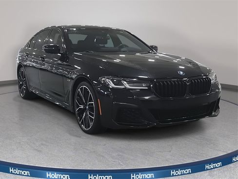 Used 2023 BMW 530e w/ M Sport Package image 4