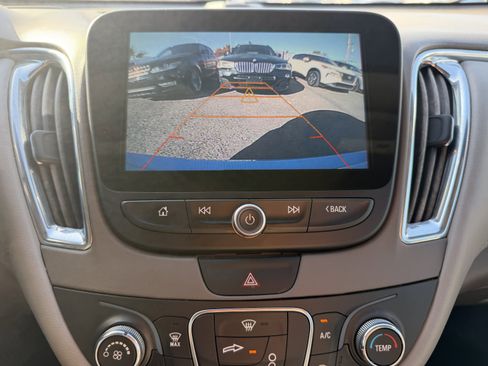 Used 2017 Chevrolet Malibu LT w/ Leather Package FWD image 15