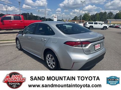 Used 2025 Toyota Corolla LE FWD image 5