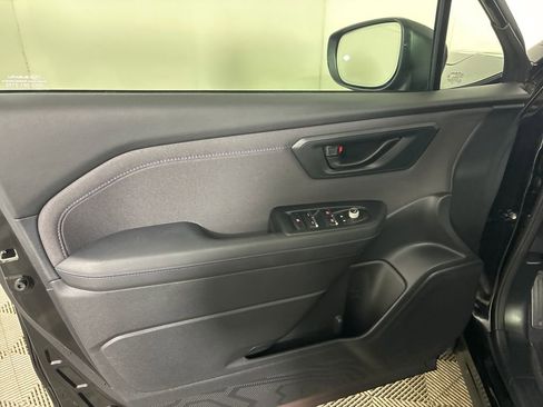 Used 2025 Subaru Forester Premium AWD/4WD image 23